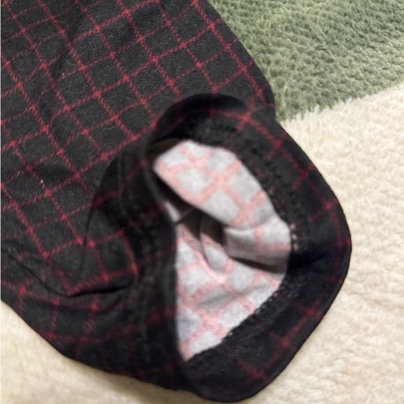 Black and Red Grid Pattern Leggings - Picture 3 of 5